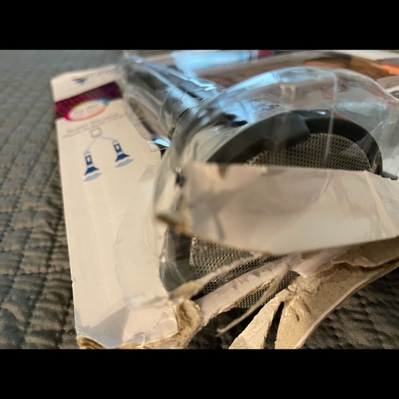 Duet Karaoke Microphone, 2 wireless Microphones & Bluetooth Speakers.Gray. - Picture 7 of 7